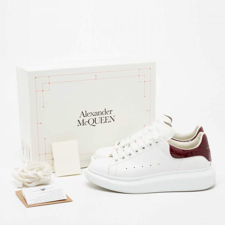 Pre Owned Alexander McQueen White/Burgundy Croc Embossed Leather Larry Low Top Sneakers Size 39