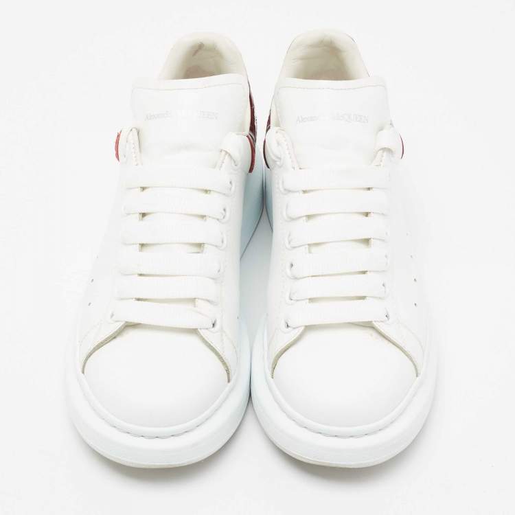 Pre Owned Alexander McQueen White/Burgundy Croc Embossed Leather Larry Low Top Sneakers Size 39