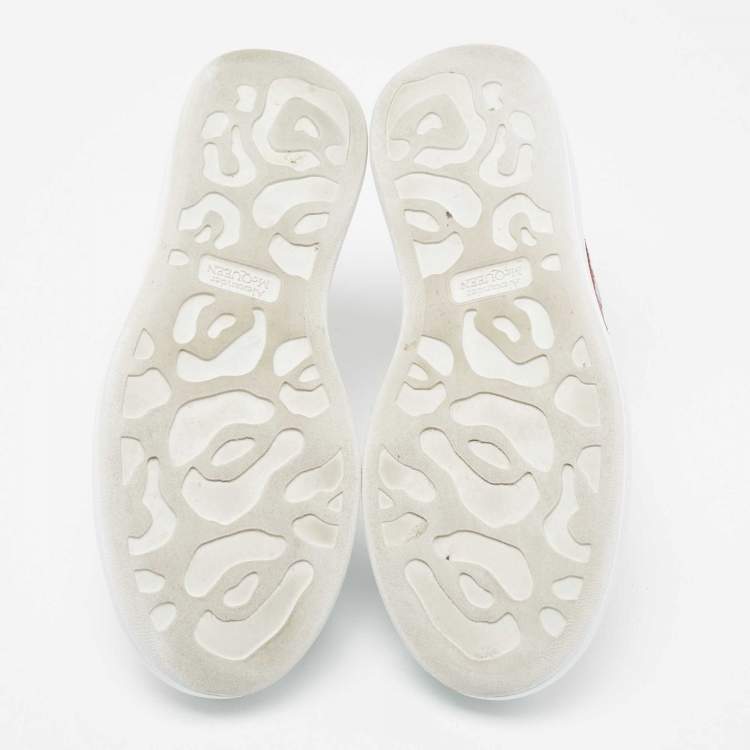 Pre Owned Alexander McQueen White/Burgundy Croc Embossed Leather Larry Low Top Sneakers Size 39