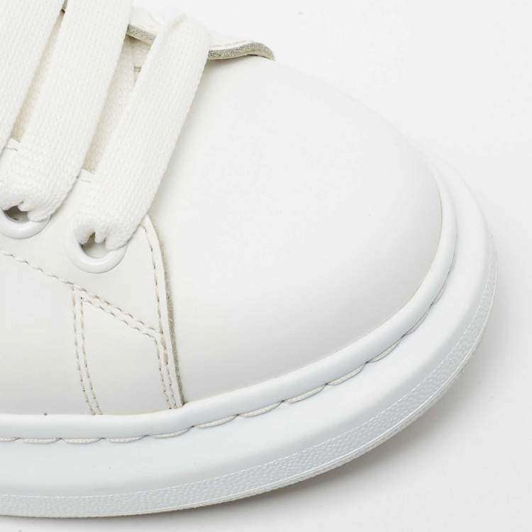 Pre Owned Alexander McQueen White/Burgundy Croc Embossed Leather Larry Low Top Sneakers Size 39
