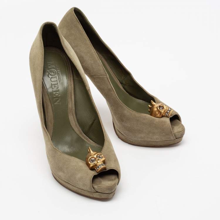 Pre Owned Alexander McQueen Green Suede Crystal Embellished Skull Peep Toe Pumps Size 38.5