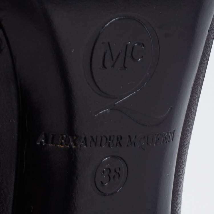 مملوكة مسبقًا Alexander McQueen Black Leather Zipper Detail Ankle Booties Size 38