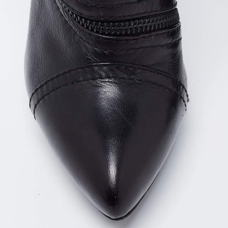 مملوكة مسبقًا Alexander McQueen Black Leather Zipper Detail Ankle Booties Size 38