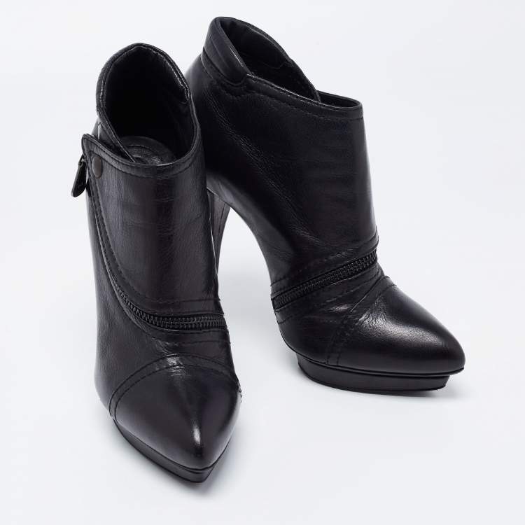 مملوكة مسبقًا Alexander McQueen Black Leather Zipper Detail Ankle Booties Size 38