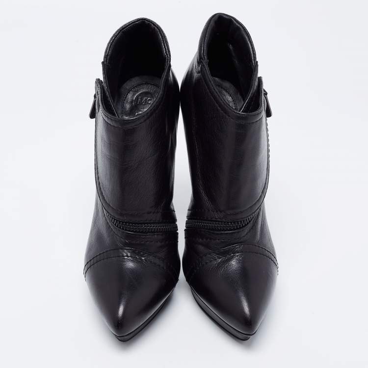 مملوكة مسبقًا Alexander McQueen Black Leather Zipper Detail Ankle Booties Size 38