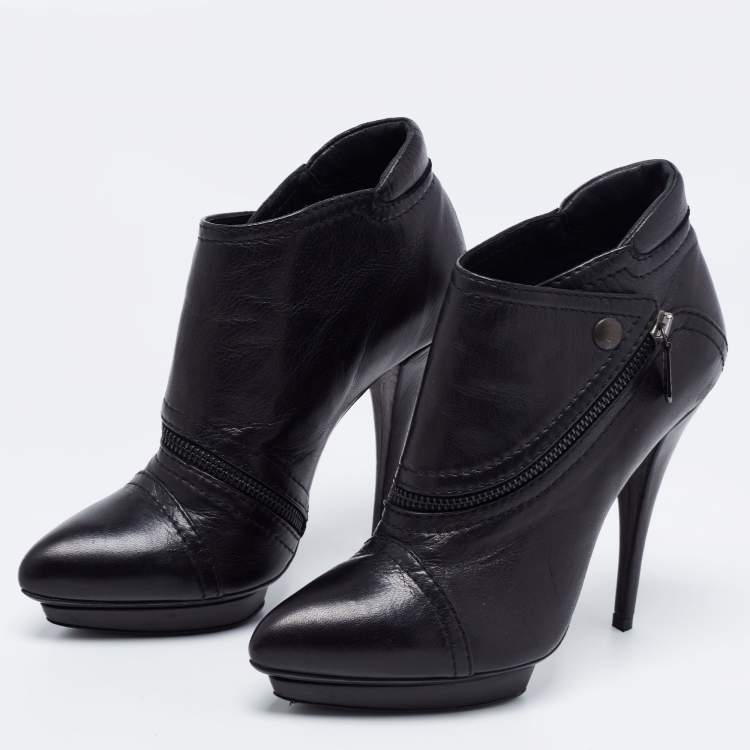 مملوكة مسبقًا Alexander McQueen Black Leather Zipper Detail Ankle Booties Size 38