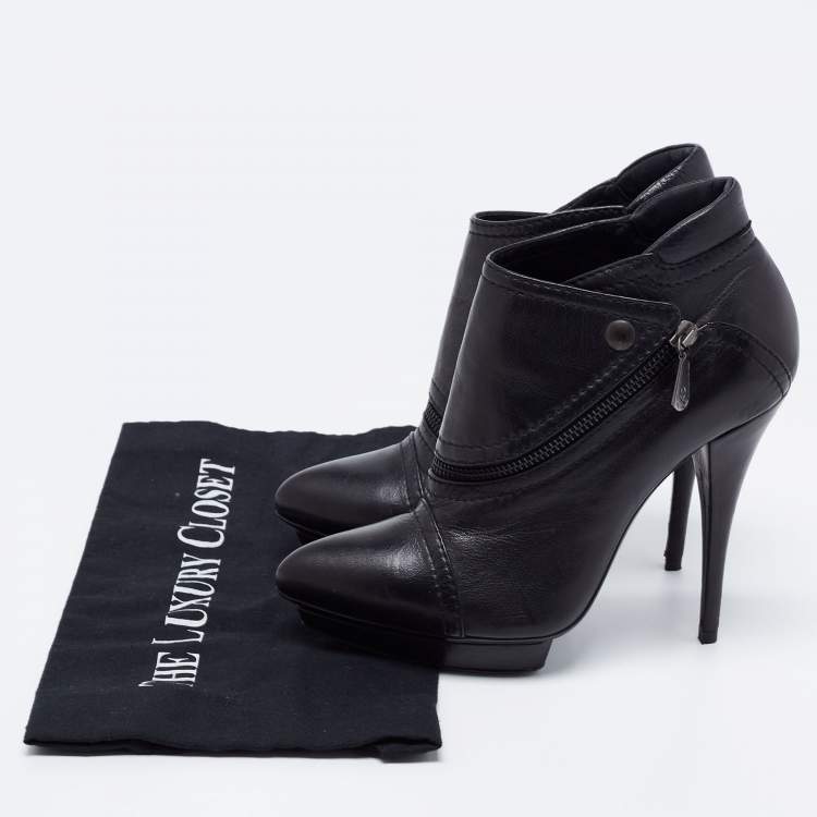 مملوكة مسبقًا Alexander McQueen Black Leather Zipper Detail Ankle Booties Size 38