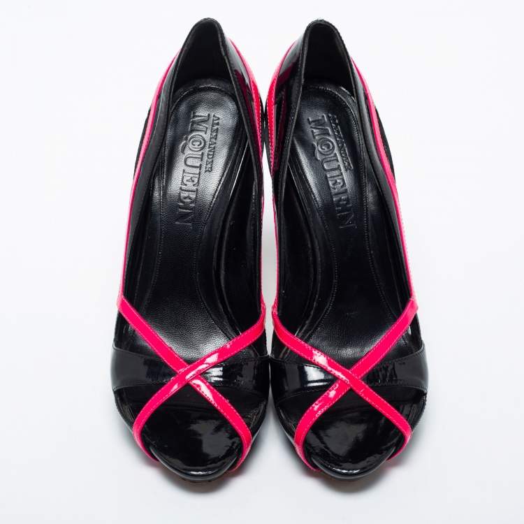 Pre Owned Alexander McQueen Black/Pink Patent Leather Open Toe Platform Pumps Size 37