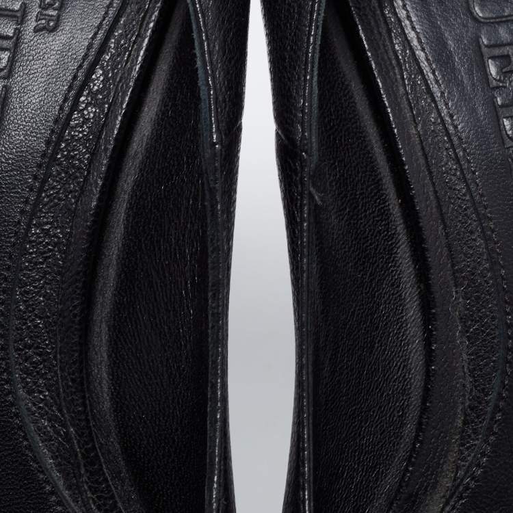 مملوكة مسبقًا Alexander McQueen Black Leather  Skull Pumps Size 38