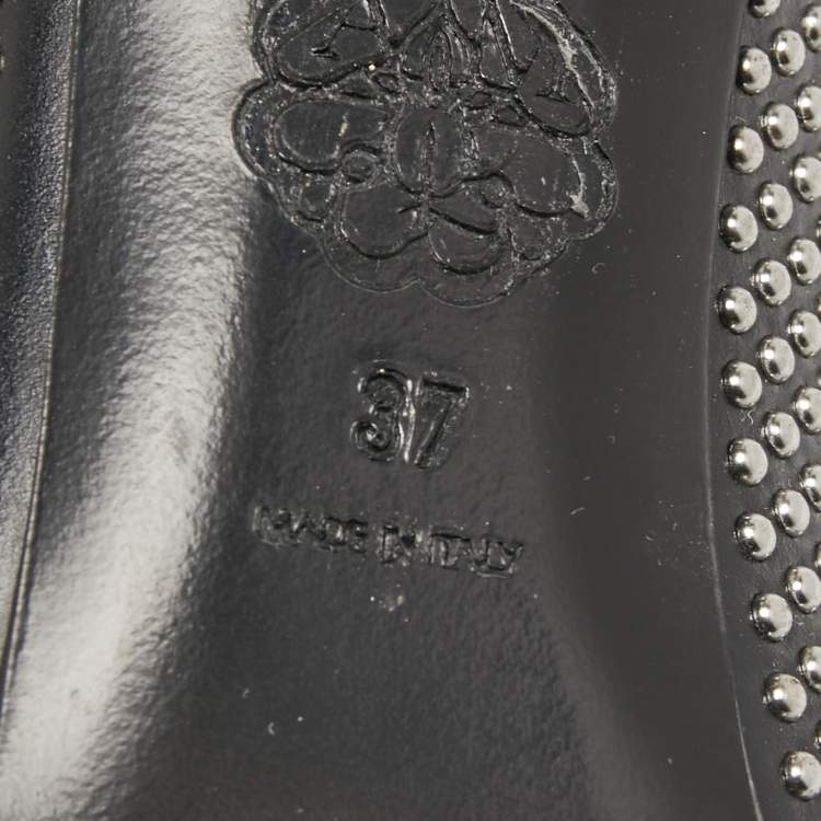 Pre Owned Alexander McQueen Black Leather Studded Pumps Size 37