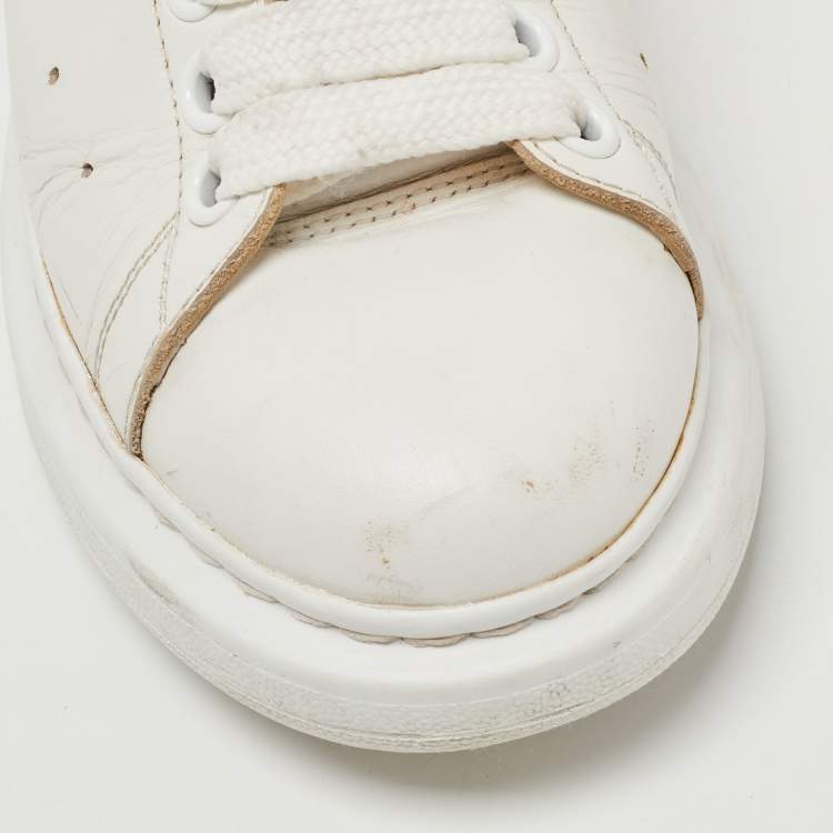 مملوكة مسبقًا Alexander McQueen White Leather Oversized Sneakers Size 37.5