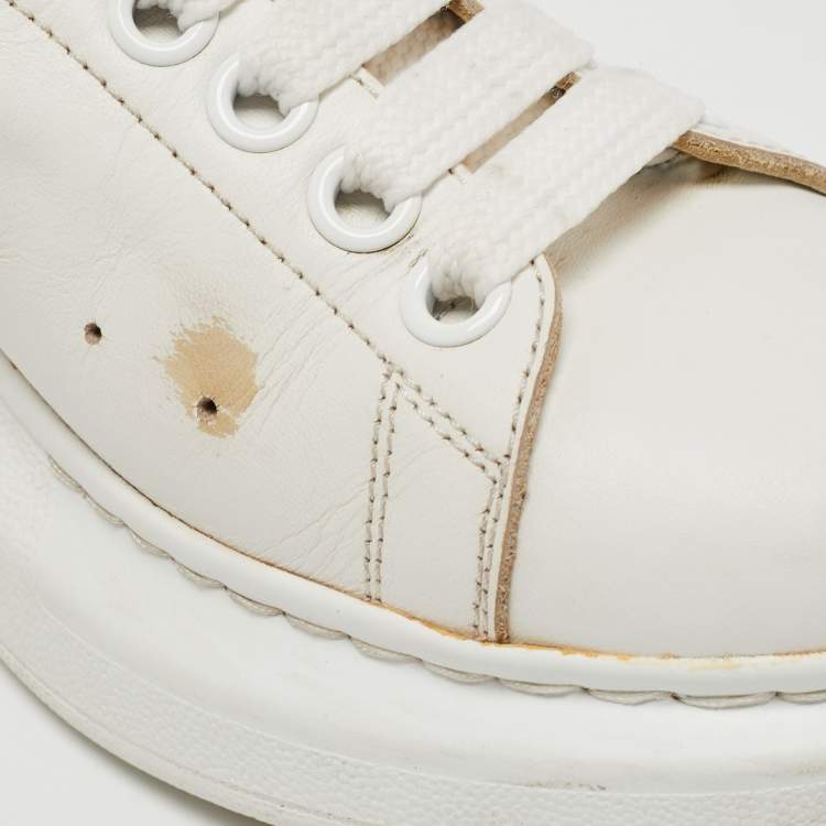 مملوكة مسبقًا Alexander McQueen White Leather Oversized Sneakers Size 37.5