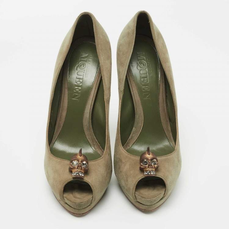 مملوكة مسبقًا Alexander McQueen Green Suede Skull Peep Toe Pumps Size 39