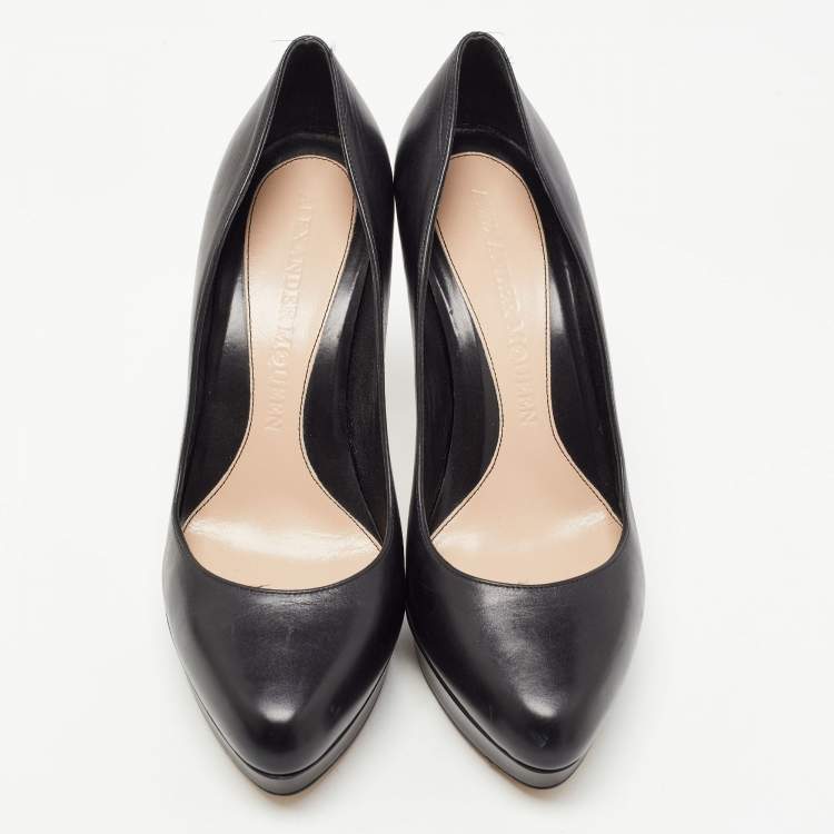 Pre Owned Alexander McQueen Black Leather Horn Heel Platform Pumps Size 39