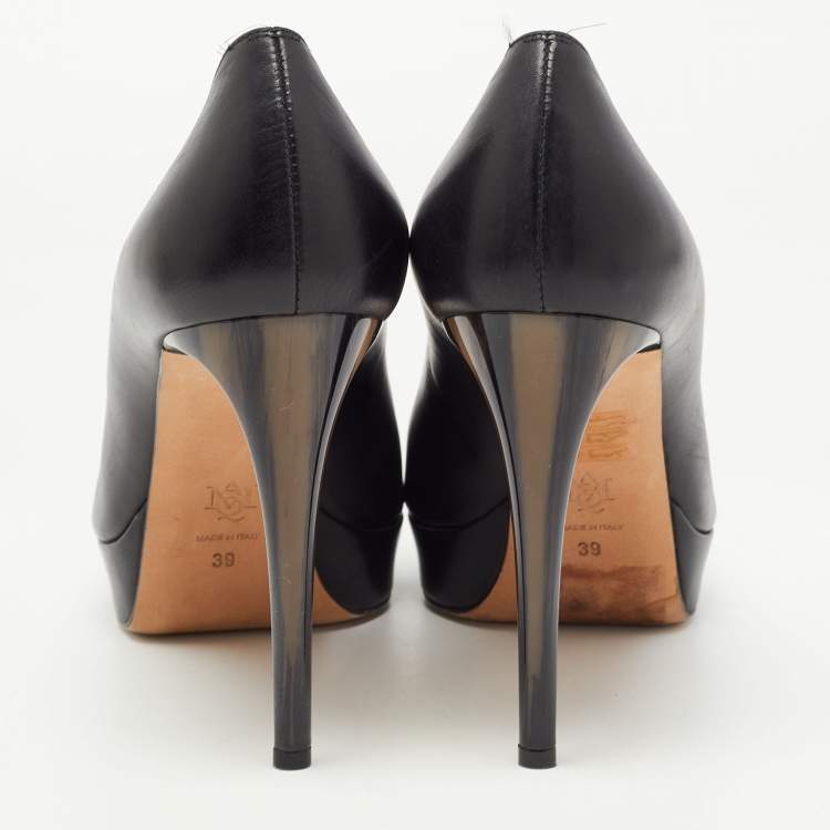 Pre Owned Alexander McQueen Black Leather Horn Heel Platform Pumps Size 39