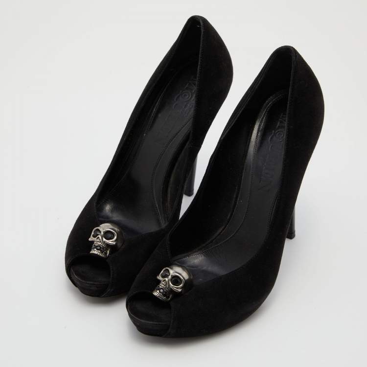 Pre Owned Alexander McQueen Black Suede Skull Peep Toe Pumps Size 38.5