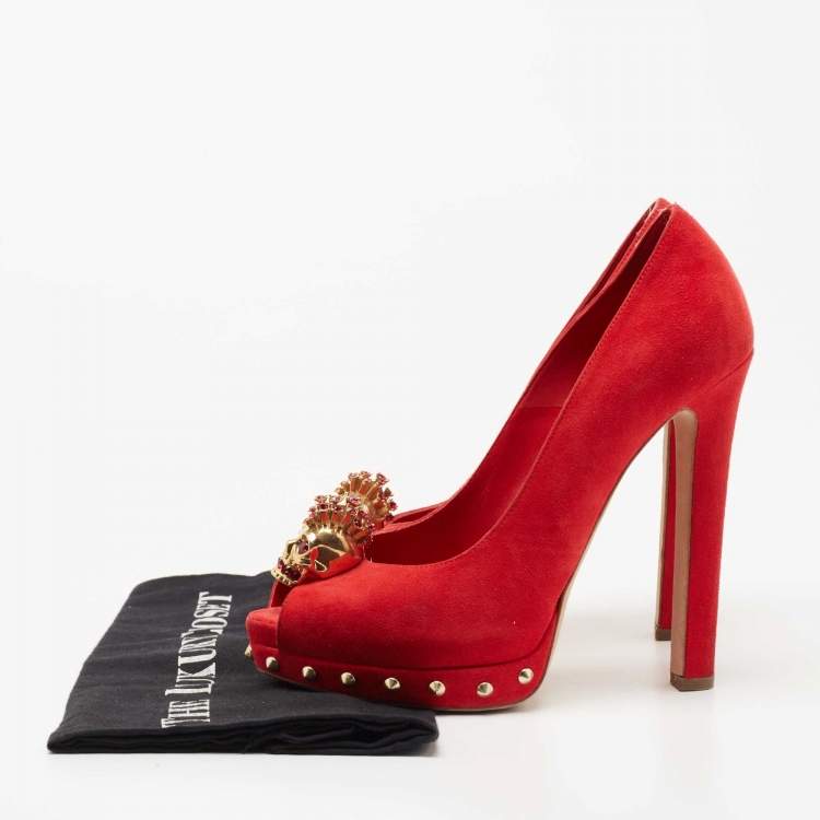 Pre Owned Alexander McQueen Red Suede Skull  Embellished Peep Toe  Pumps Size 37