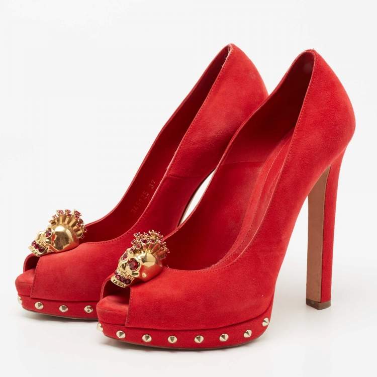 Pre Owned Alexander McQueen Red Suede Skull  Embellished Peep Toe  Pumps Size 37