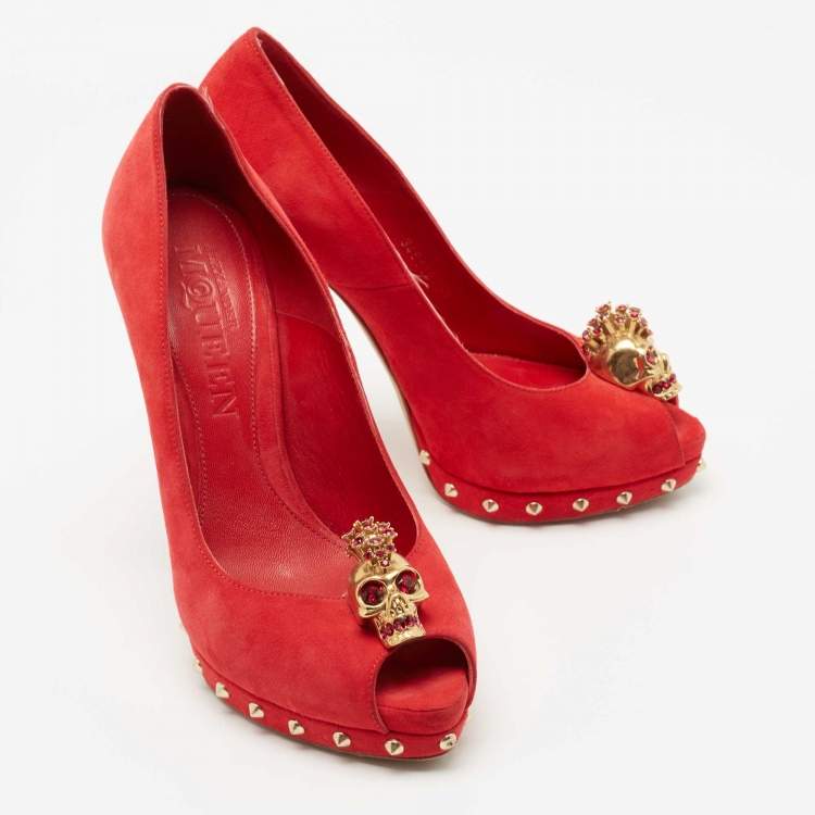 Pre Owned Alexander McQueen Red Suede Skull  Embellished Peep Toe  Pumps Size 37