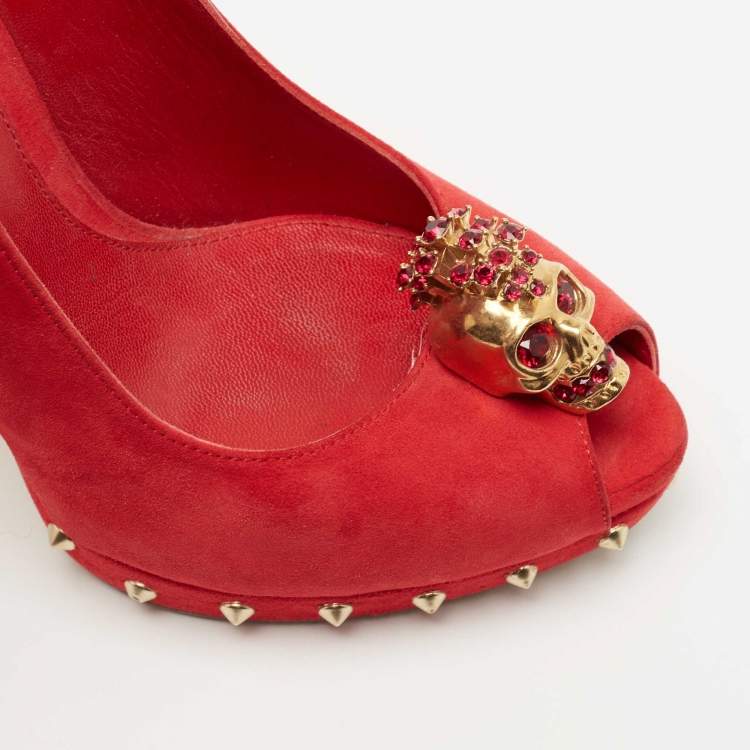 Pre Owned Alexander McQueen Red Suede Skull  Embellished Peep Toe  Pumps Size 37
