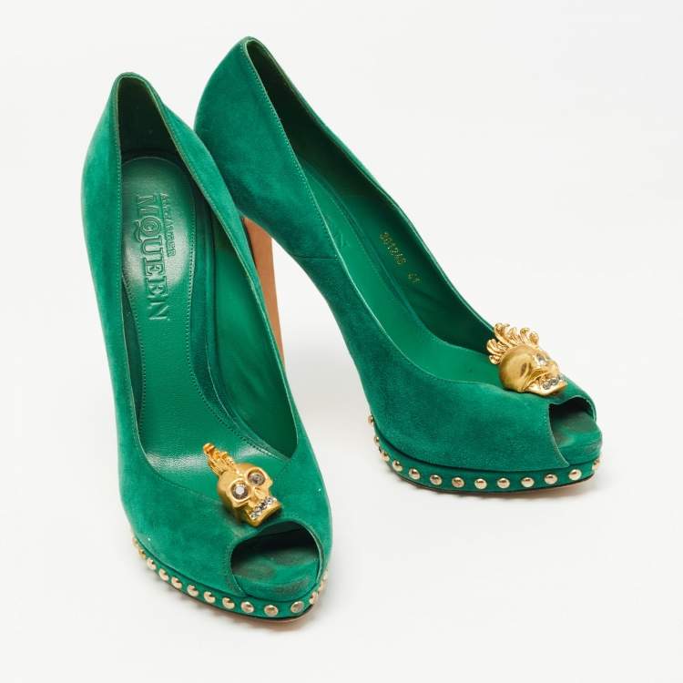 Pre Owned Alexander McQueen Green Suede Crystal Embellished Skull Studded Platform Peep Toe Pumps Size 41