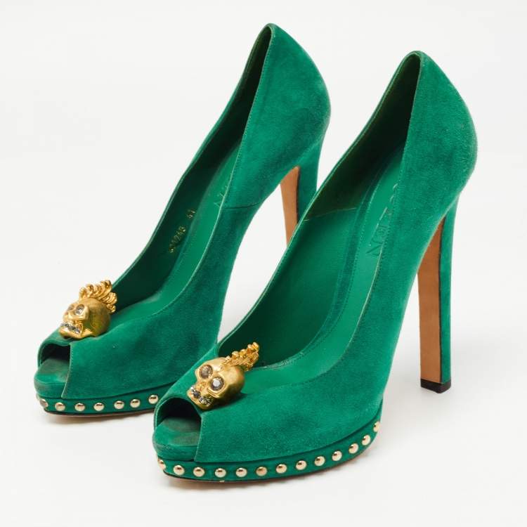 Pre Owned Alexander McQueen Green Suede Crystal Embellished Skull Studded Platform Peep Toe Pumps Size 41