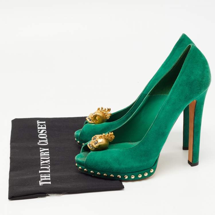 Pre Owned Alexander McQueen Green Suede Crystal Embellished Skull Studded Platform Peep Toe Pumps Size 41