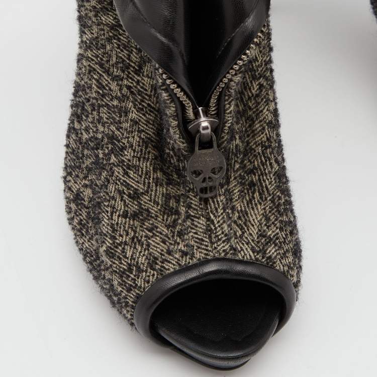 Pre Owned Alexander McQueen Grey/Black Fabric and Leather Faithful Skull Peep Toe Platform Booties Size 40