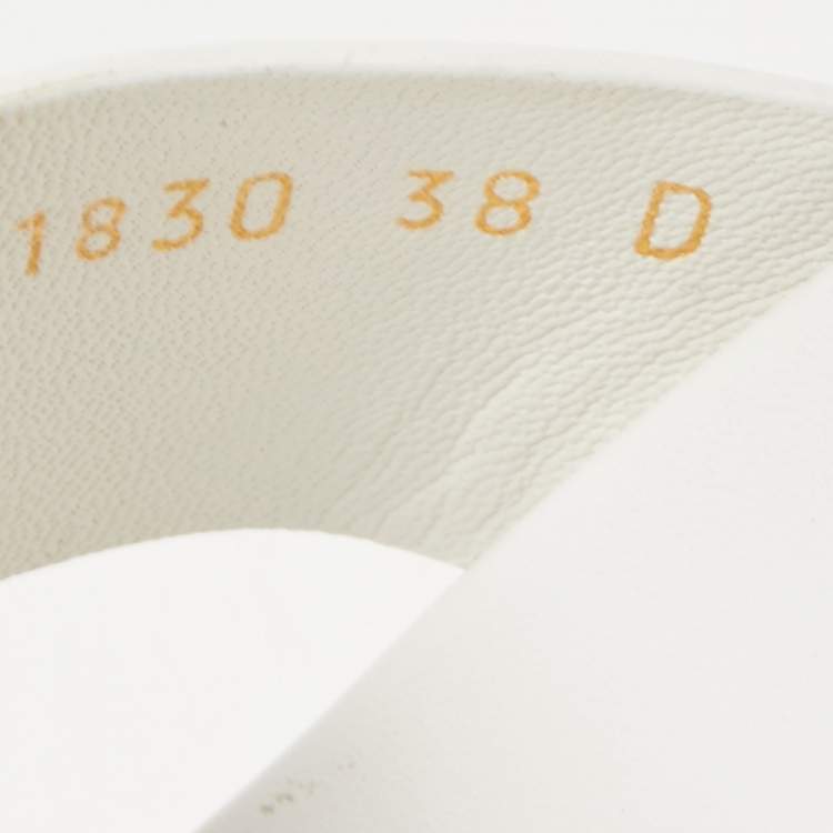 مملوكة مسبقًا Alexander McQueen White Leather Slides Size 38