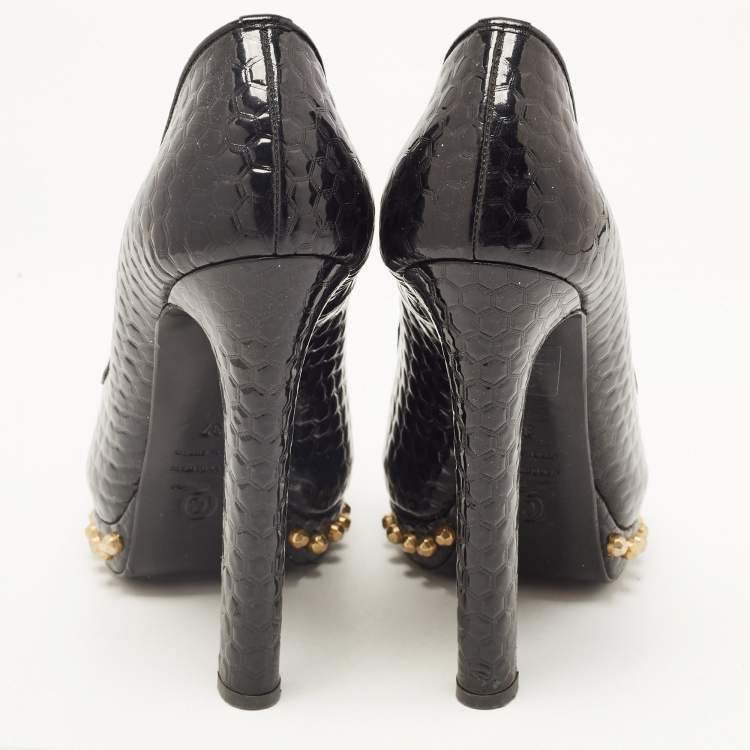Pre Owned Alexander McQueen Black Patent Leather Skull Embellished Peep Toe Pumps Size 37