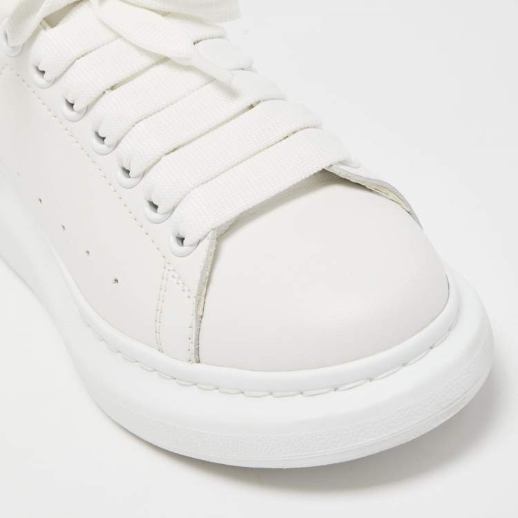 مملوكة مسبقًا Alexander McQueen White Leather Crystal Embellished Low Top Sneakers Size 37
