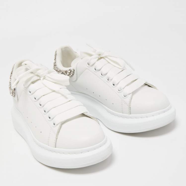 مملوكة مسبقًا Alexander McQueen White Leather Crystal Embellished Low Top Sneakers Size 37
