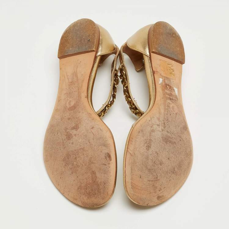 Pre Owned Alexander McQueen Gold Leather Skull Chain Thong Flat Sandals Size 37.5