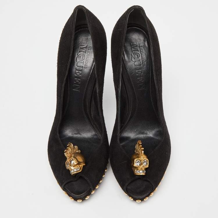 Pre Owned Alexander McQueen Black Suede Crystal Embellished Skull Peep Toe Pumps Size 38.5