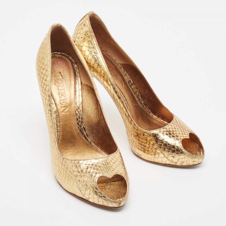 Pre Owned Alexander McQueen Gold Embossed Python Heart Peep Toe Pumps Size 38.5