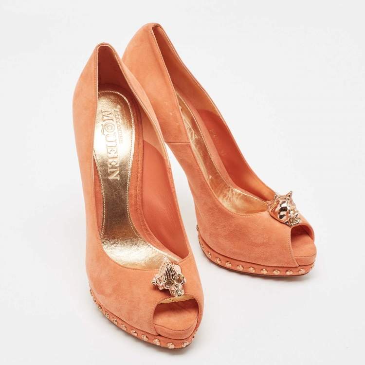 Pre Owned Alexander McQueen Orange Suede Skull Pumps Size 41