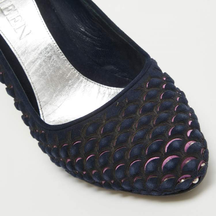 مملوكة مسبقًا Alexander McQueen Navy Blue/Pink Laser Cut Suede and Studded Satin Round Toe Pumps Size 37.5