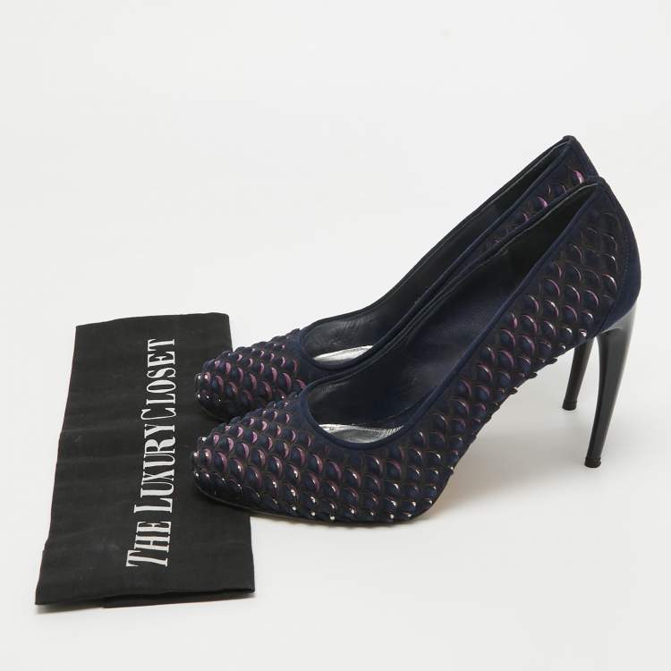 مملوكة مسبقًا Alexander McQueen Navy Blue/Pink Laser Cut Suede and Studded Satin Round Toe Pumps Size 37.5