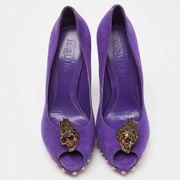 Pre Owned Alexander McQueen Purple Suede Skull Embellished Peep Toe Platform Pumps Size 37.5