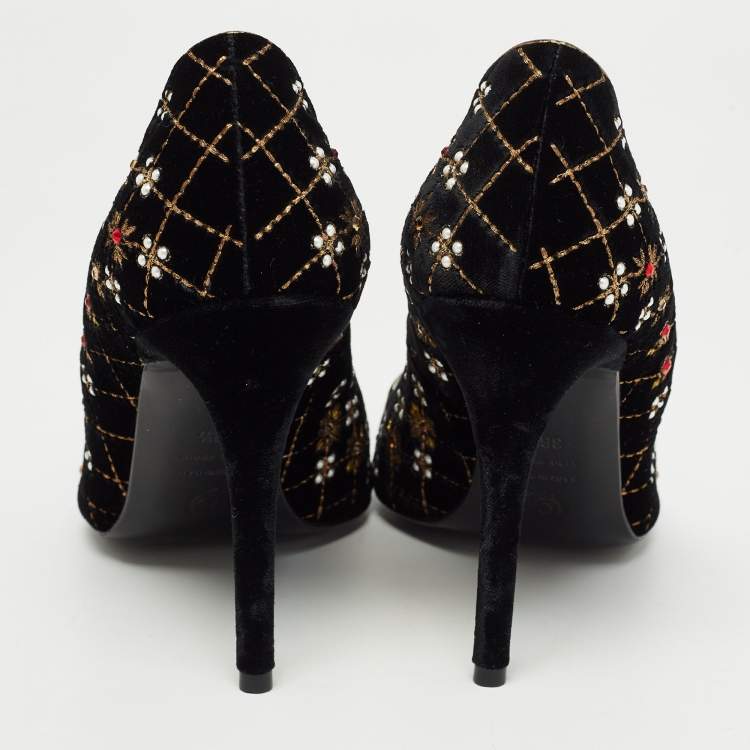 Pre Owned Alexander McQueen Black Velvet Embellished Pointed Toe Pumps Size 38.5