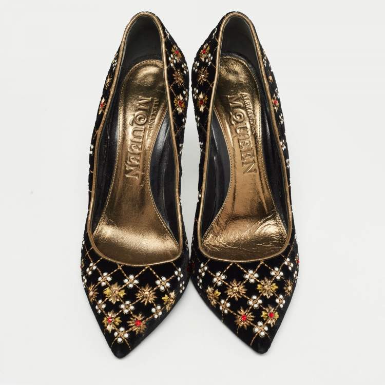 Pre Owned Alexander McQueen Black Velvet Embellished Pointed Toe Pumps Size 38.5