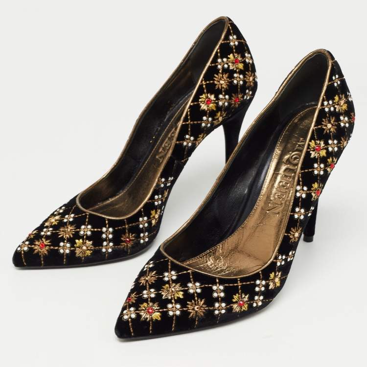 Pre Owned Alexander McQueen Black Velvet Embellished Pointed Toe Pumps Size 38.5