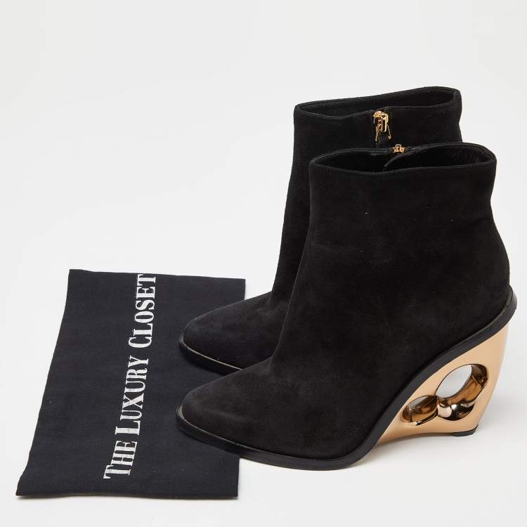 مملوكة مسبقًا Alexander McQueen Black Suede Zip Detail Wedge Boots Size 39