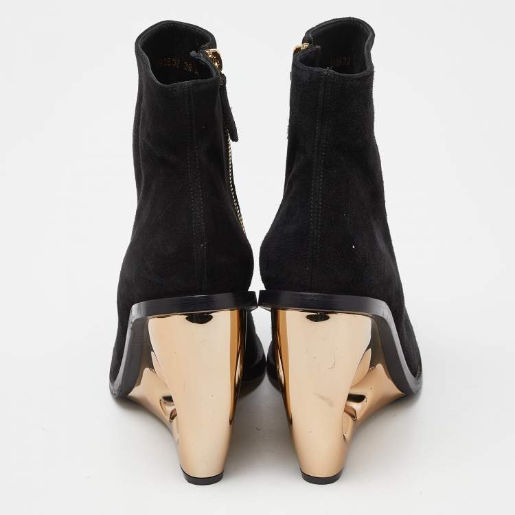 مملوكة مسبقًا Alexander McQueen Black Suede Zip Detail Wedge Boots Size 39