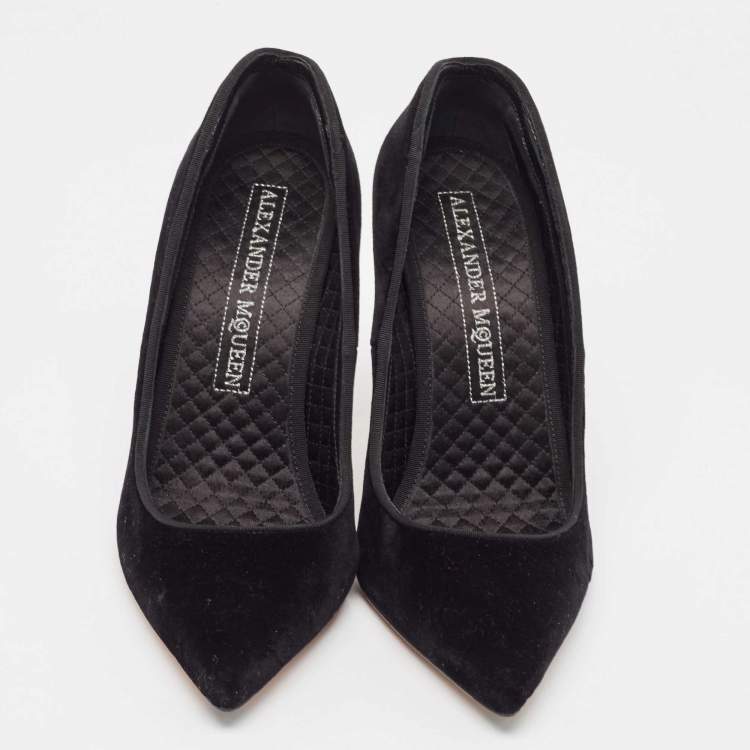 Pre Owned Alexander McQueen Black Velvet Ofelia Pumps Size 39
