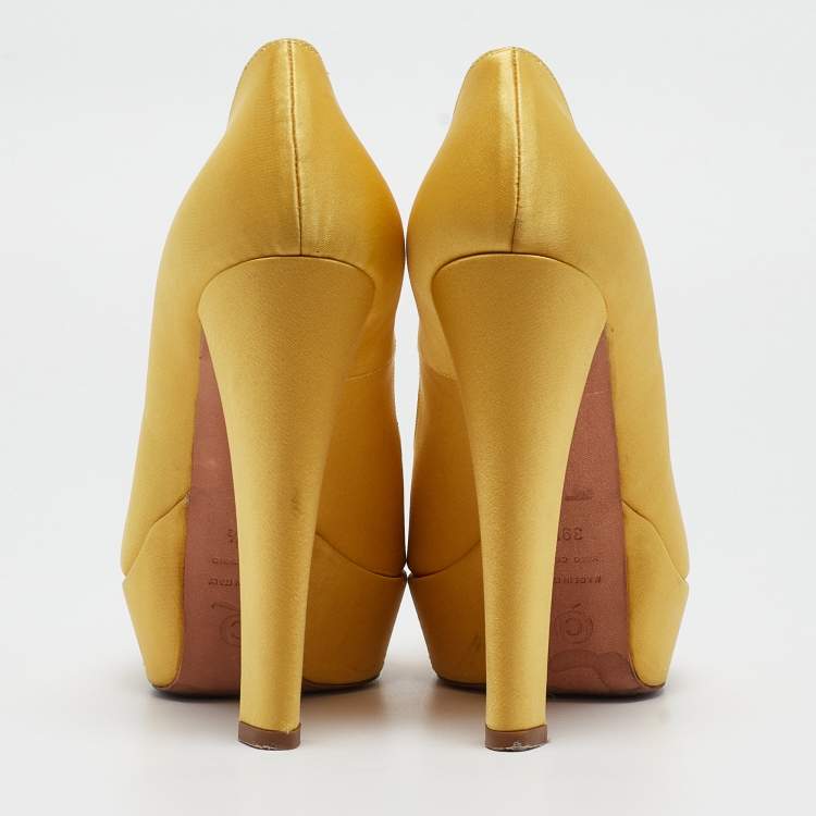 Pre Owned Alexander McQueen Yellow Satin Peep Toe Pumps  Size 39.5
