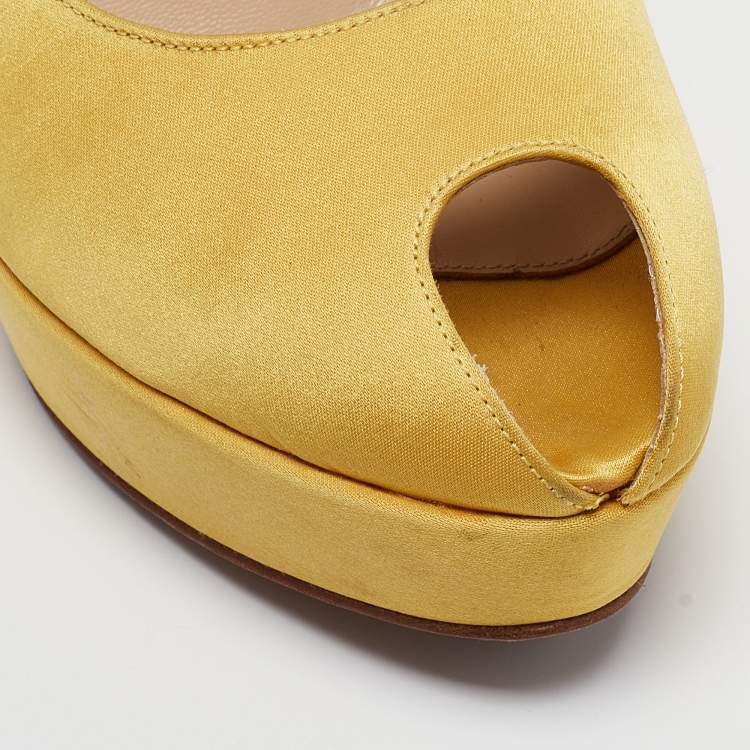 Pre Owned Alexander McQueen Yellow Satin Peep Toe Pumps  Size 39.5