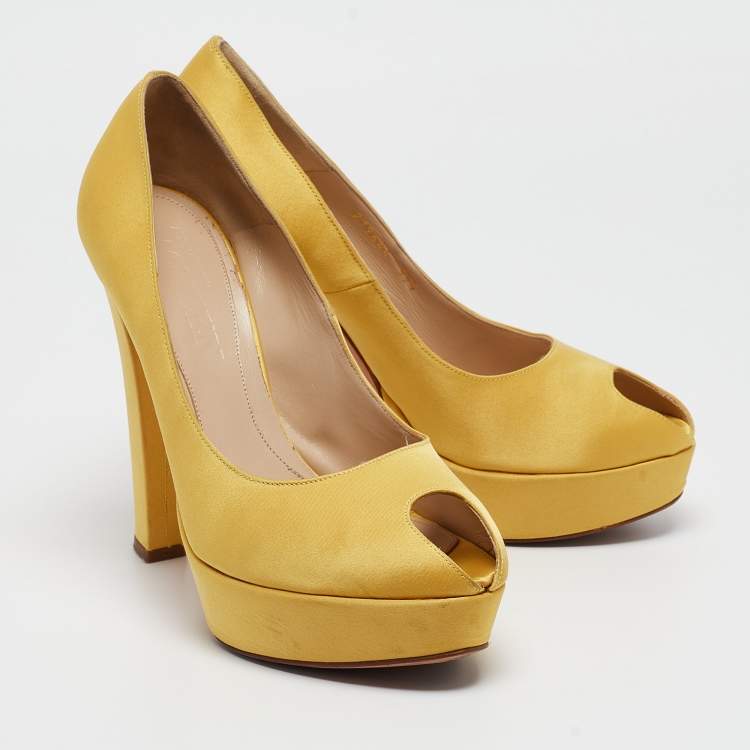 Pre Owned Alexander McQueen Yellow Satin Peep Toe Pumps  Size 39.5