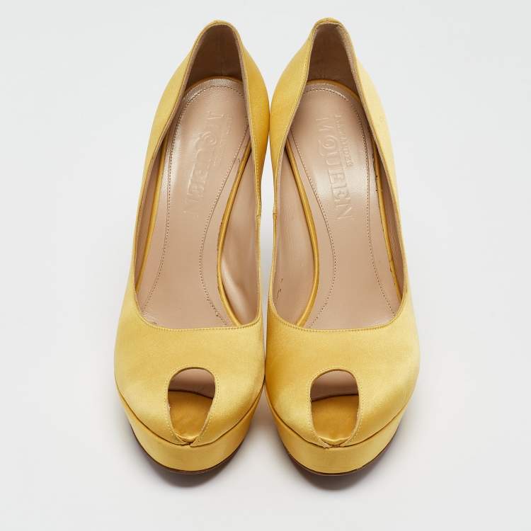 Pre Owned Alexander McQueen Yellow Satin Peep Toe Pumps  Size 39.5