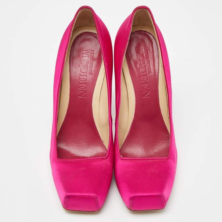 Pre Owned Alexander McQueen Magenta Satin Square Toe Platform Pumps Size 38.5